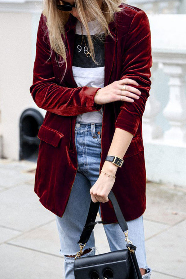 Stylish women's oversized blazer jacket, perfect for a contemporary tailored look and casual wear.
