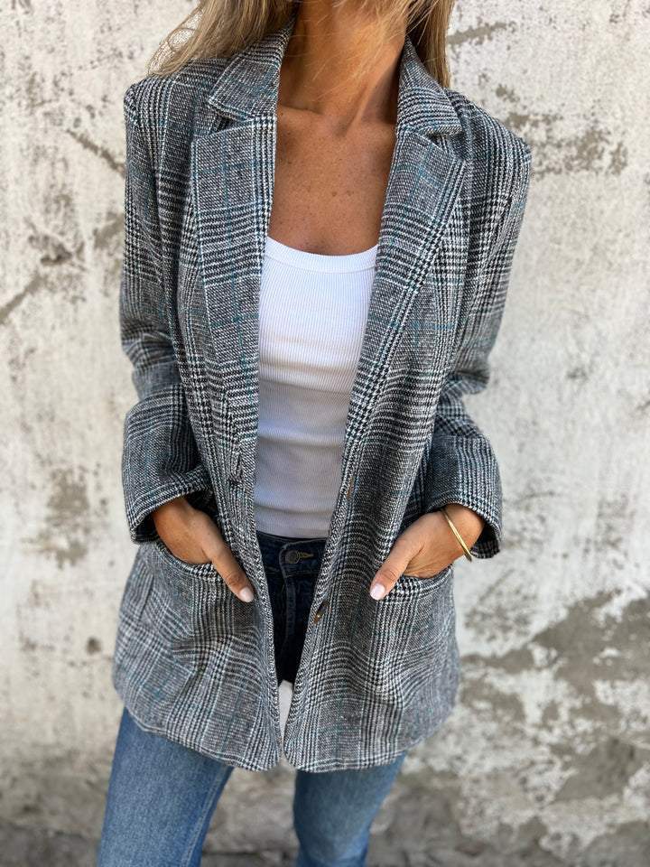 Stylish women's oversized houndstooth blazer featuring a notched lapel and relaxed fit, ideal chic outerwear.