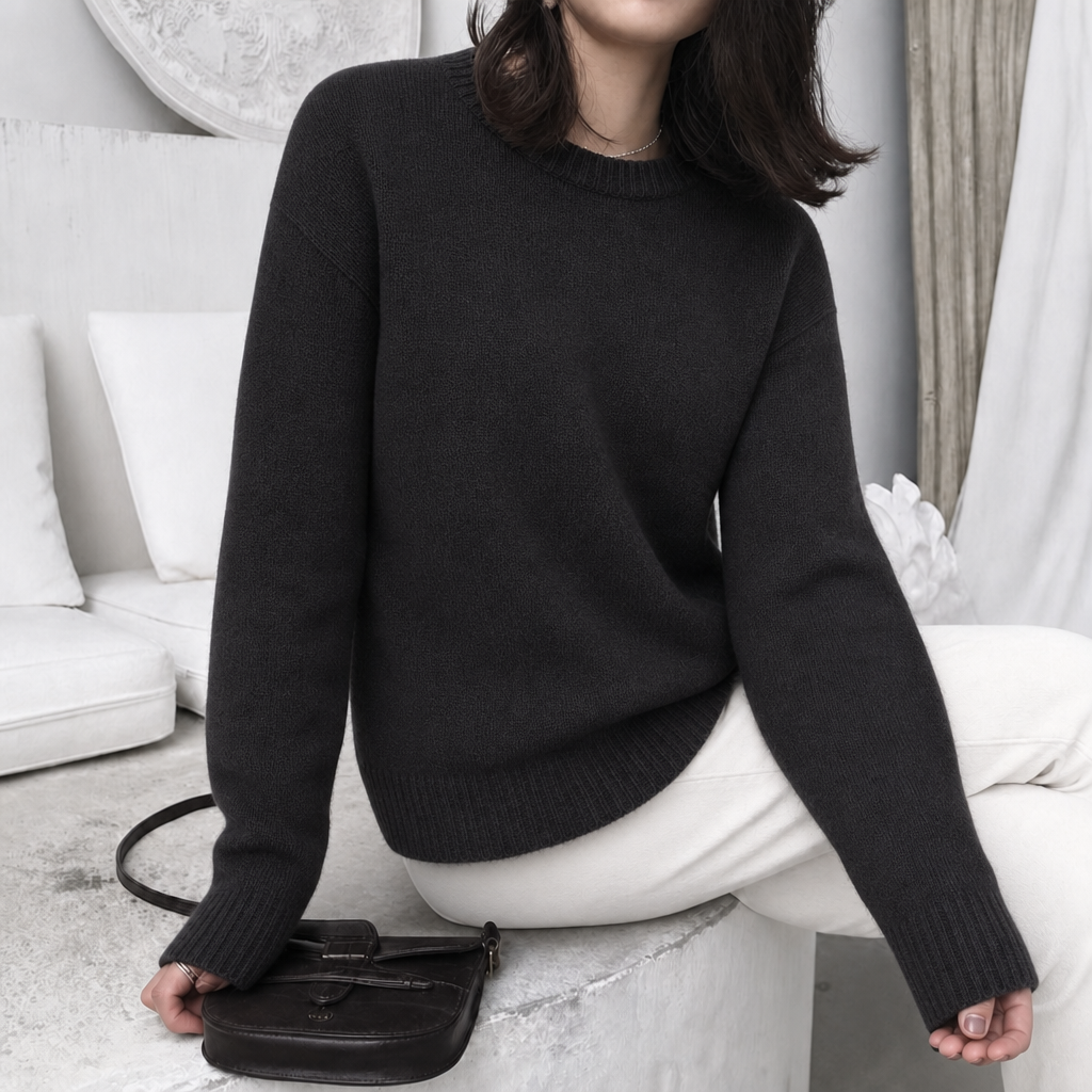 Cozy women's oversized fluffy jumper, crew neck & trendy balloon sleeves for a warm, casual chic winter look.