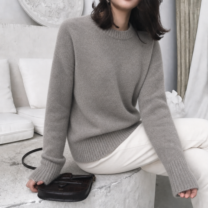 Women's oversized fluffy jumper with cozy crew neck & stylish balloon sleeves, perfect for winter casual wear.
