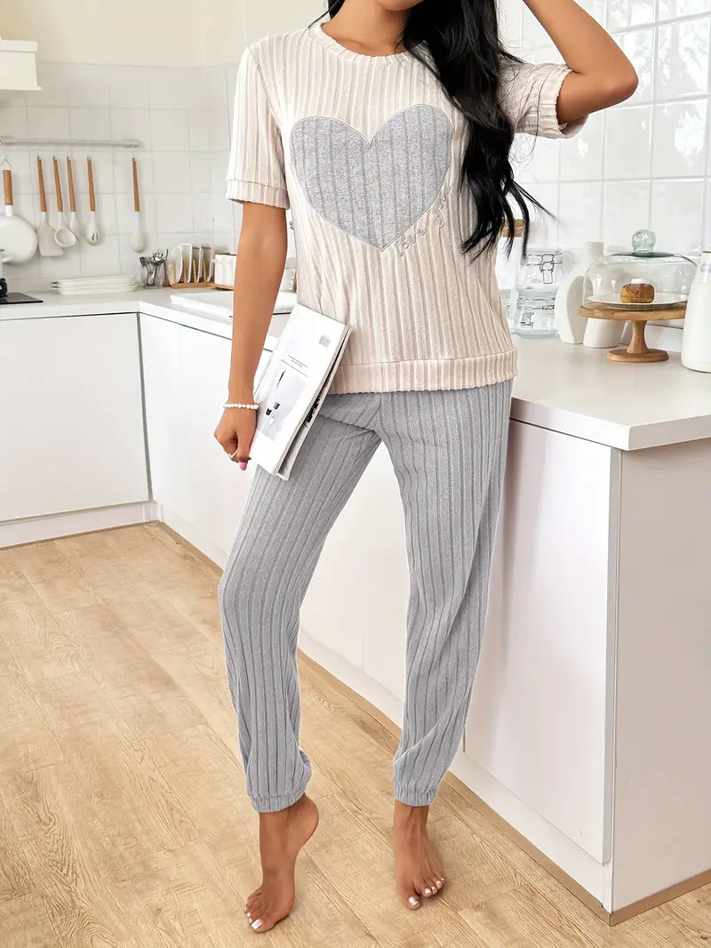 Loungewear women's ribbed pyjama set with heart print. Comfy two-piece nightwear.