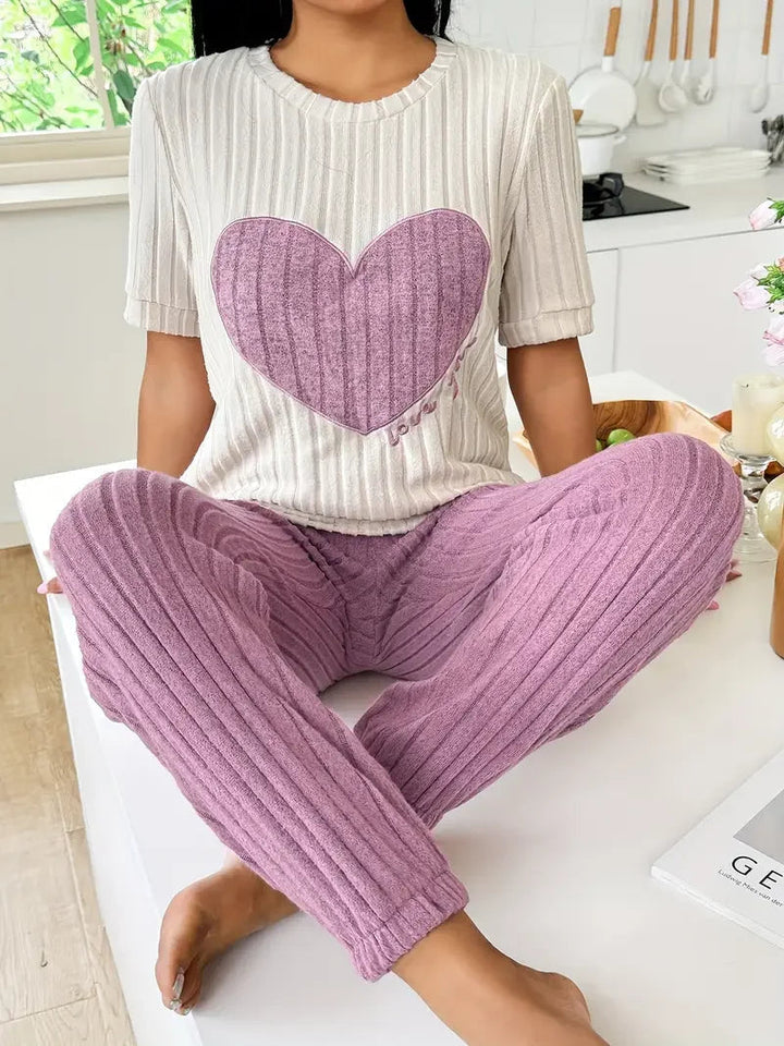 Women's heart print ribbed pyjama set, cozy two-piece sleepwear for comfy nights.