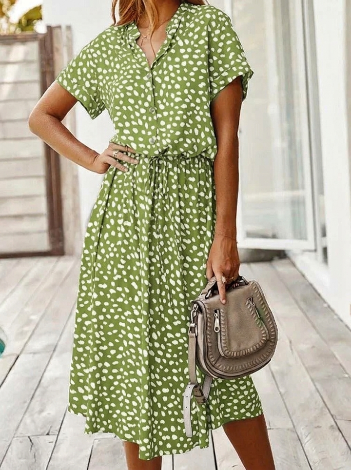 Casual yet chic women's spot print midi shirt dress, ideal for summer days and relaxed elegance.