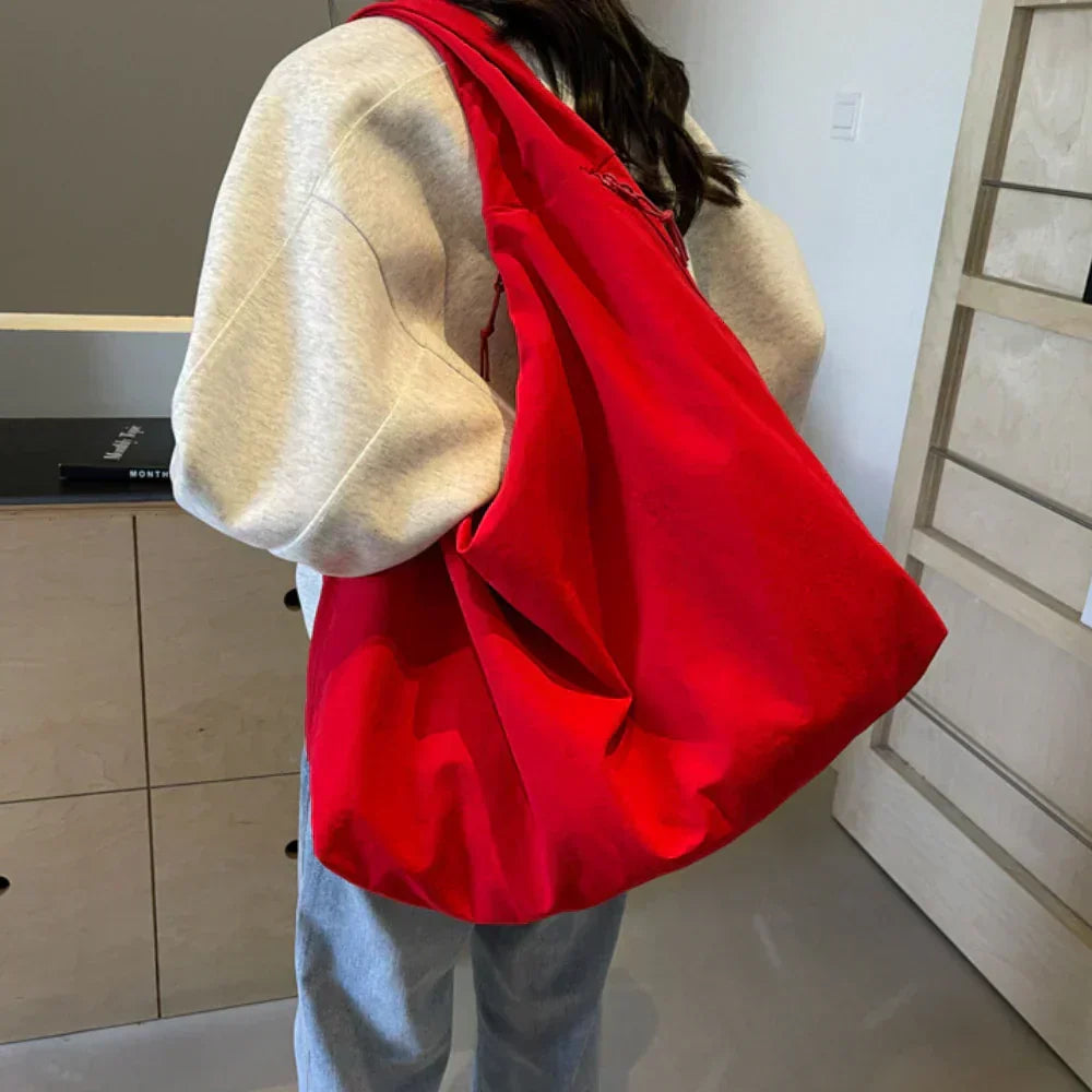 Versatile ladies shoulder bag, a large slouchy hobo design for everyday fashion.