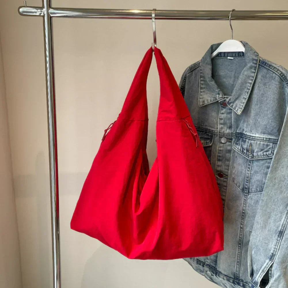 Everyday comfort: Grey slouchy hobo shoulder bag for women, spacious & fashionable.