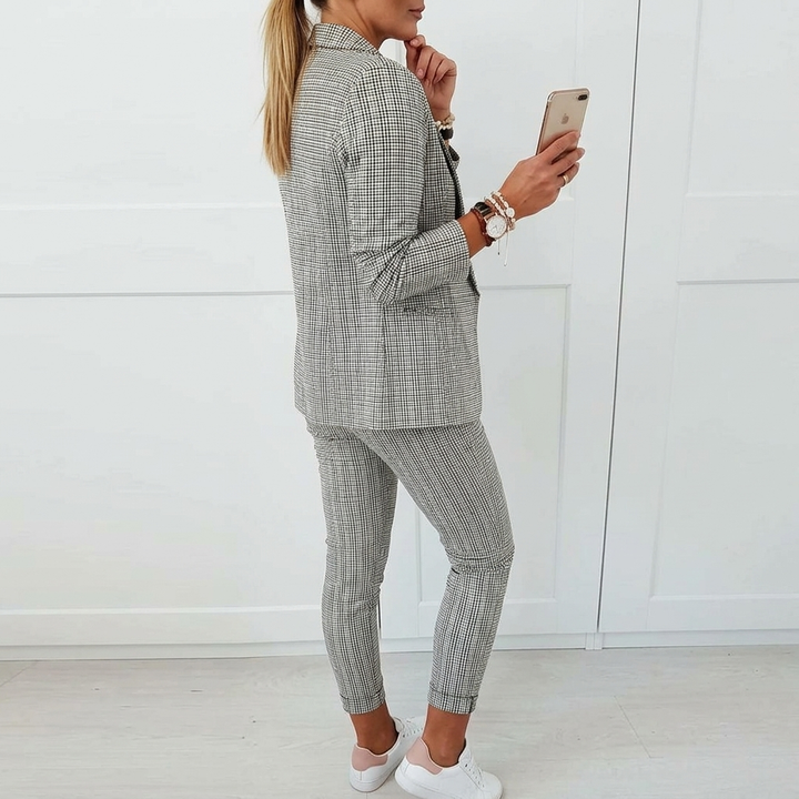 Chic women's plaid blazer and matching cropped trousers, a fashionable coordinated two-piece set.