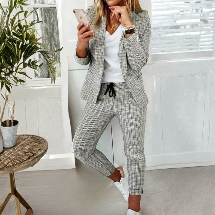 Women's stylish plaid two-piece suit with a blazer and cropped pants, perfect for office or casual wear.