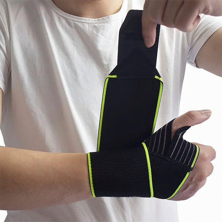 Unisex wrist & thumb support brace for carpal tunnel & pain relief. Adjustable hand brace aids injury recovery.