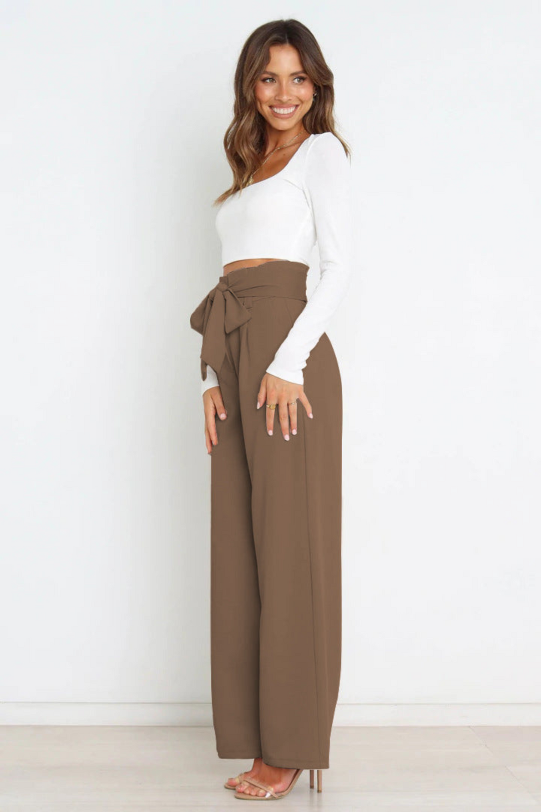 Elegant women's belted wide leg linen pants, comfortable, versatile, great for summer fashion.