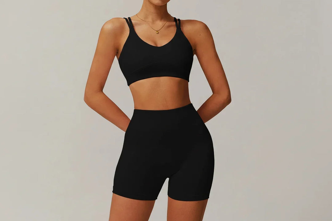 Comfortable seamless women's activewear set: high-waisted bike shorts & matching crop top for fitness.